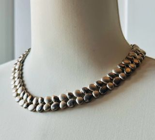 Collana elegante in acciaio vintage