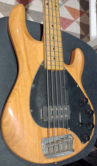 Bajo Music Man Stingray 5