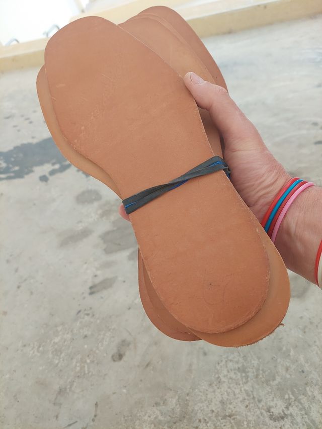 Suelas de cuero.