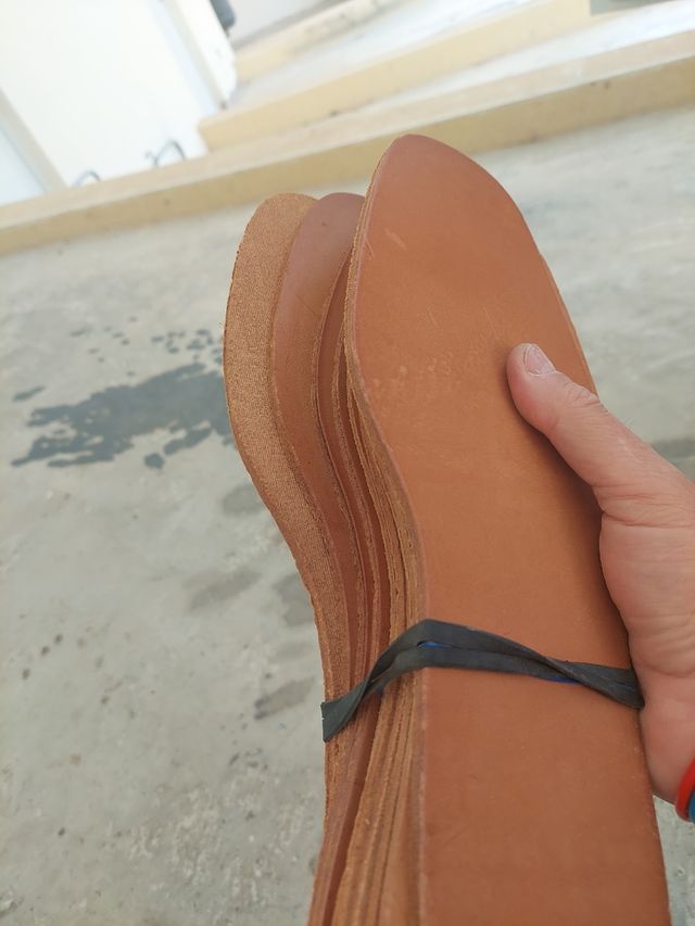 Suelas de cuero.