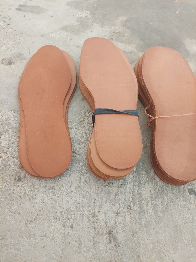 Suelas de cuero.