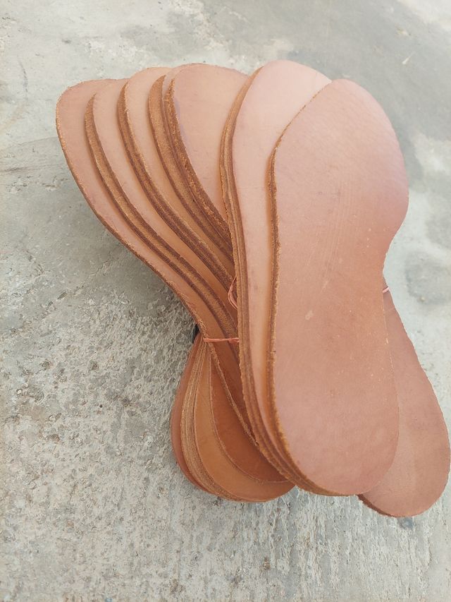 Suelas de cuero.