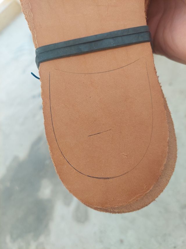 Suelas de cuero.