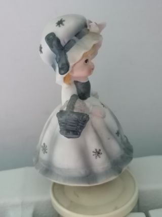 Statuina in ceramica con carillon