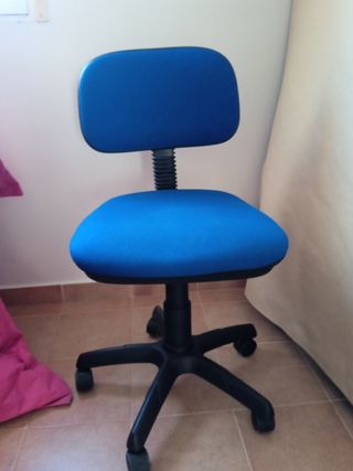 Silla de escritorio con ruedas