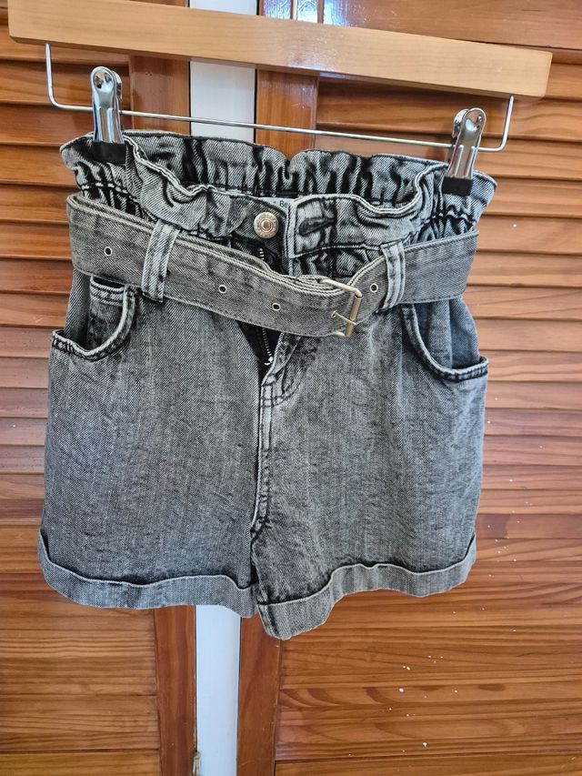 Short Vaquero Gris de Bershka