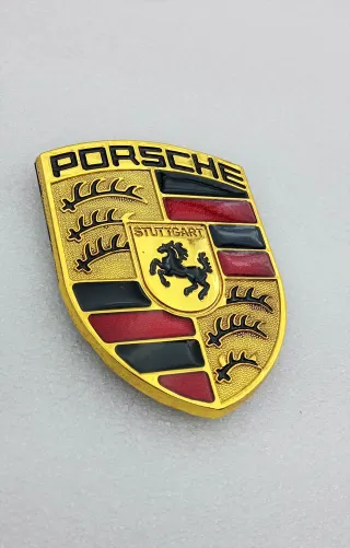 EMBLEMA ESCUDO PORSCHE 69x51mm 