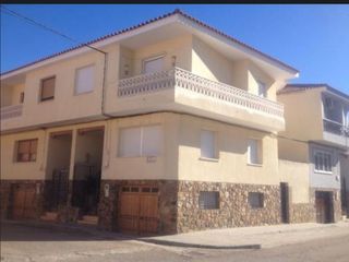 Venta o alquiler de estupendo adosado