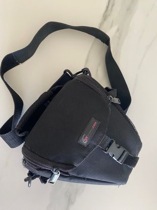 Cámara reflex Canon EOS 600D con objetivo 18-55mm