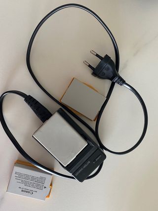 Cámara reflex Canon EOS 600D con objetivo 18-55mm