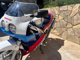 Honda rc30 replica
