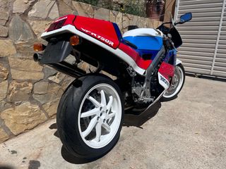 Honda rc30 replica