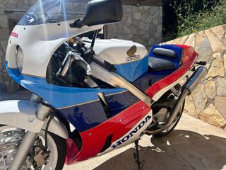 Honda rc30 replica