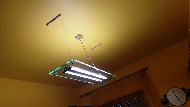 Lampadario d’arredo vetro spessore cm 1,50 e neon