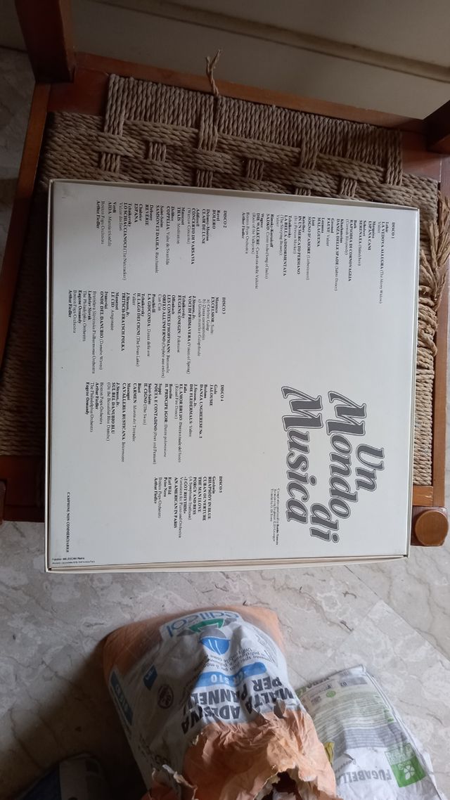 Cofanetto 5 vinili Un mondo di musica usato  