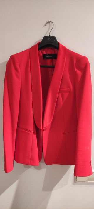 Traje smoking rojo Zara. Talla L