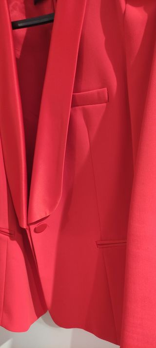 Traje smoking rojo Zara. Talla L