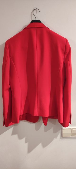 Traje smoking rojo Zara. Talla L