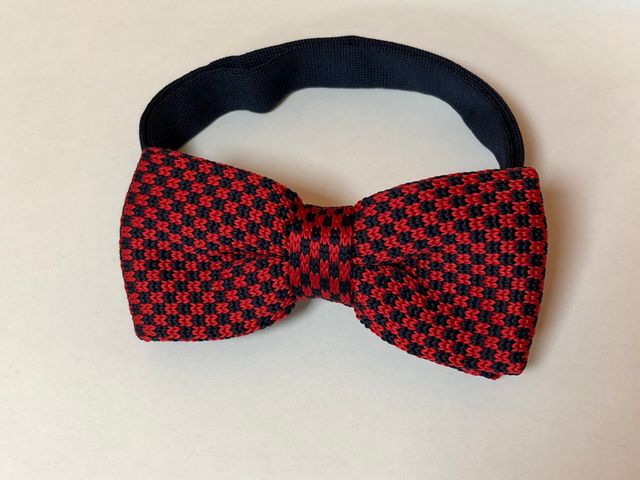 Pajarita roja de crochet