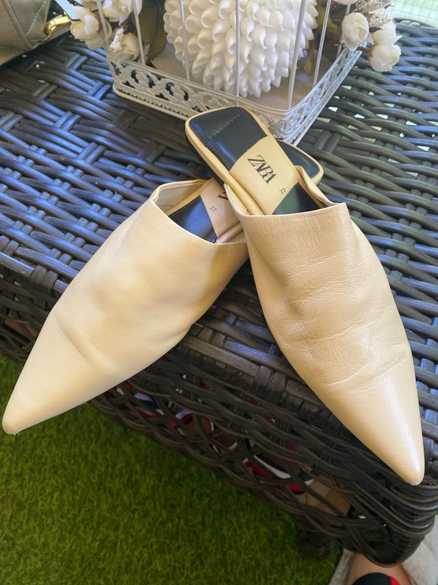 Zapato bajo tipo pala de Zara