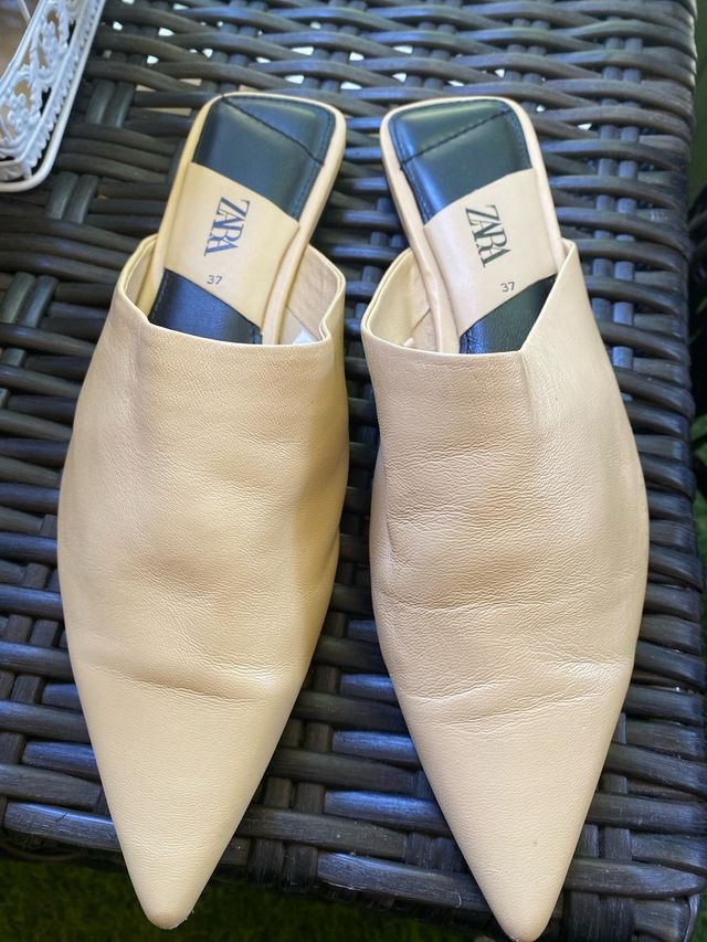 Zapato bajo tipo pala de Zara