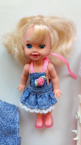 Barbie y Kelly strolling fun