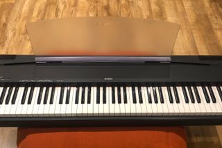 Piano YAMAHA P70 tecla de martillo regulado