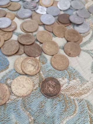 Monete peseta e altro