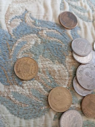 Monete peseta e altro