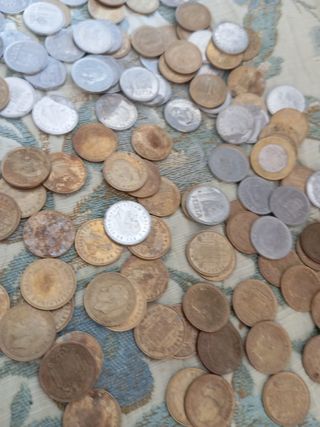Monete peseta e altro