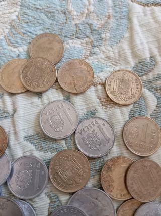 Monete peseta e altro