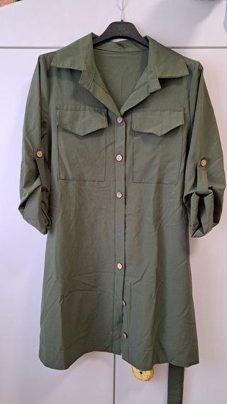 Maxi camicia verde militare con cinta 