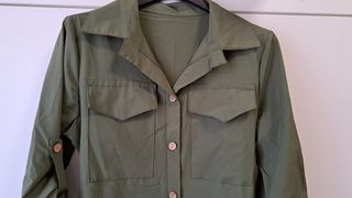 Maxi camicia verde militare con cinta 