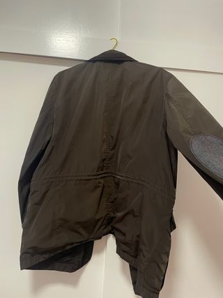 Chaquetón impermeable marron de cortefiel