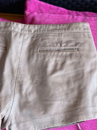 Short de piel de color marròn