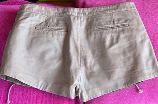 Short de piel de color marròn