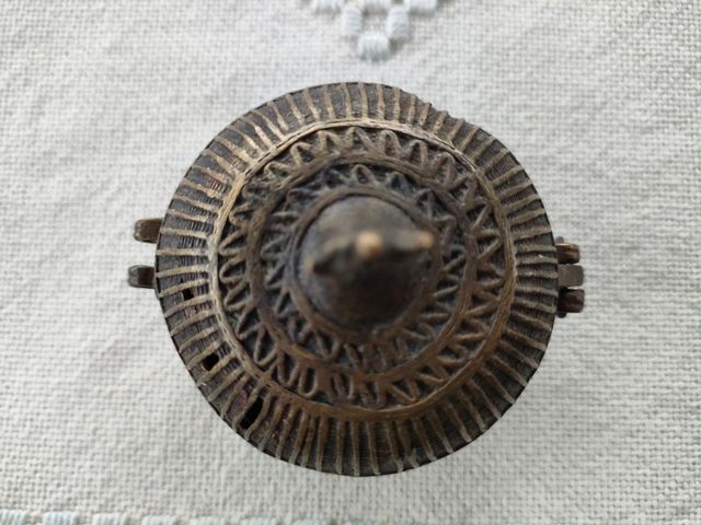 Antico contenitore in bronzo indiano