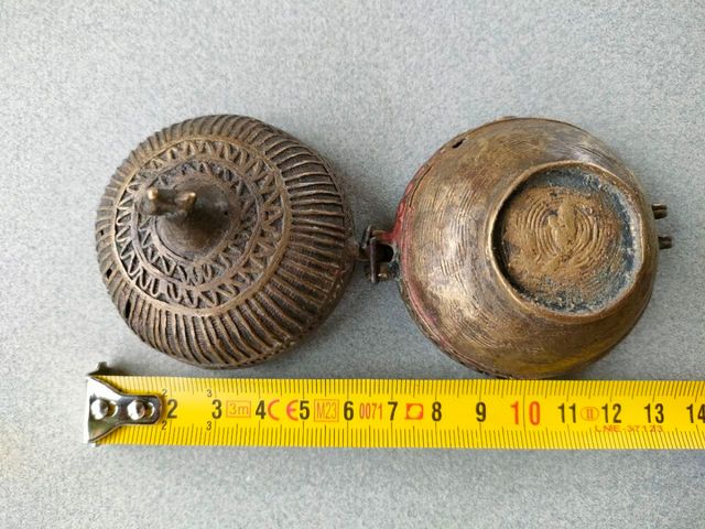 Antico contenitore in bronzo indiano