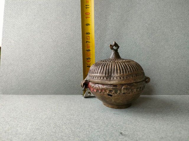 Antico contenitore in bronzo indiano