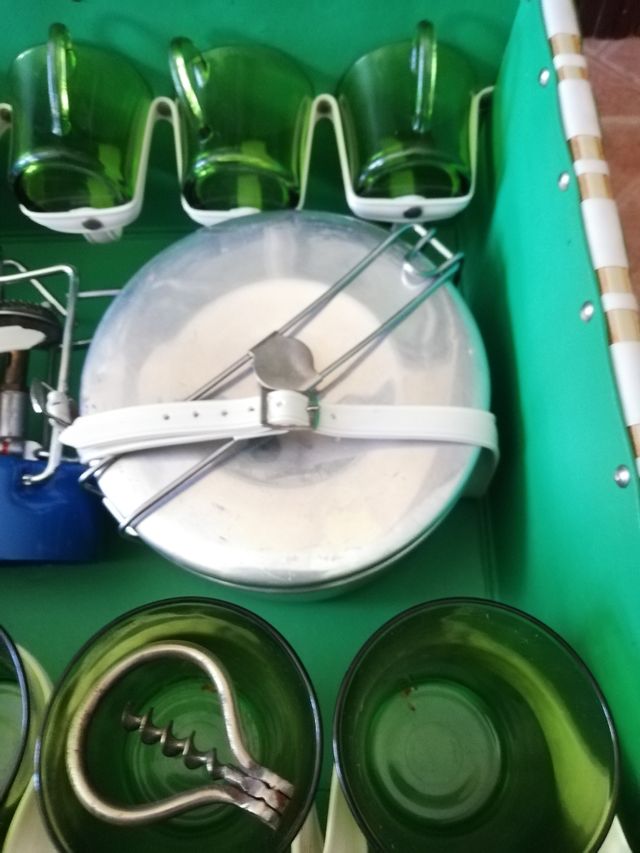 Maleta picnic con camping gas vintage