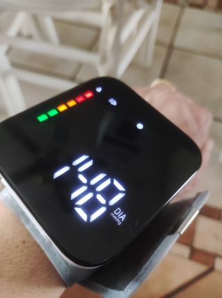 Misuratore di pressione da polso