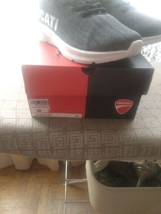 scarpe sportive 