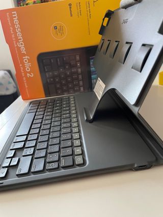 Funda con teclado para tablet bluetooth