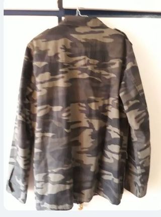 Chaqueta color camuflaje