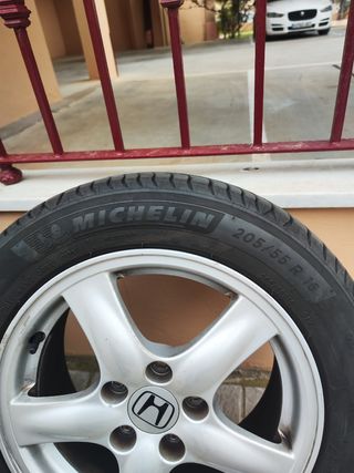 Llantas Honda Accord 16" con neumáticos