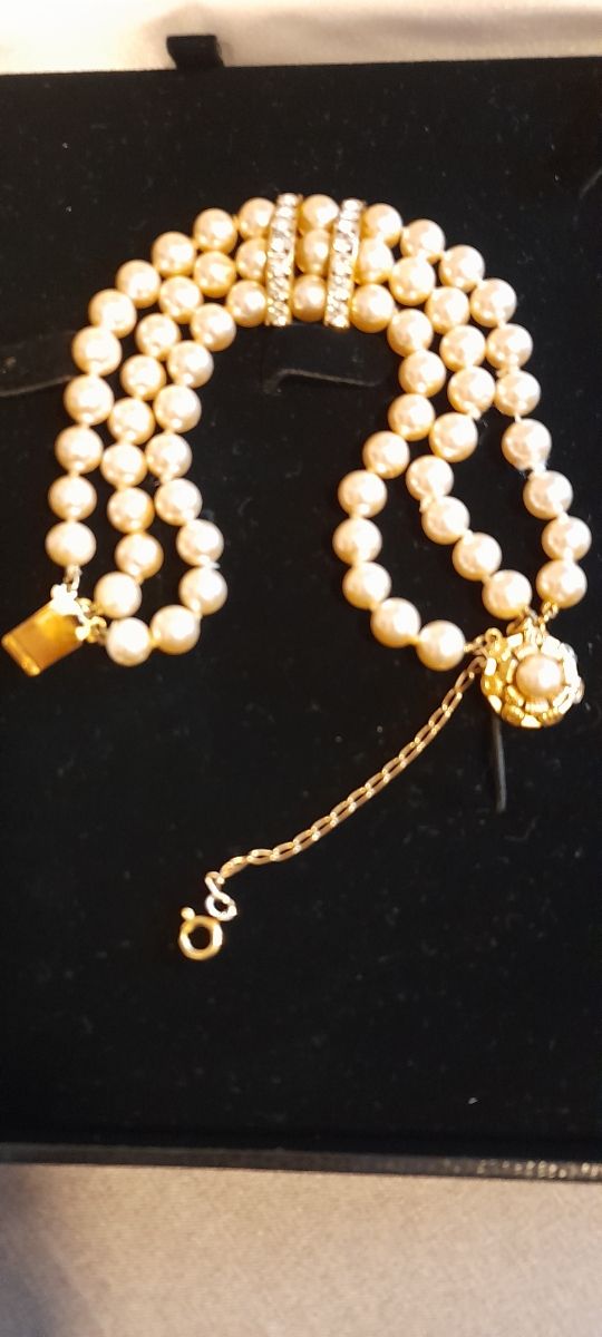 PULSERA DE PERLAS MAJORICASVITANGE TIENE 3 FILAS