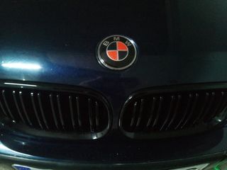Emblemas para BMW en carbono negro/rojo