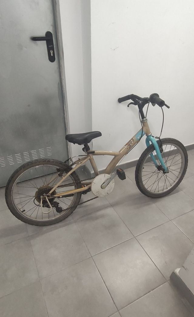 Bicicleta  decatlon rueda 20" + regalo casco