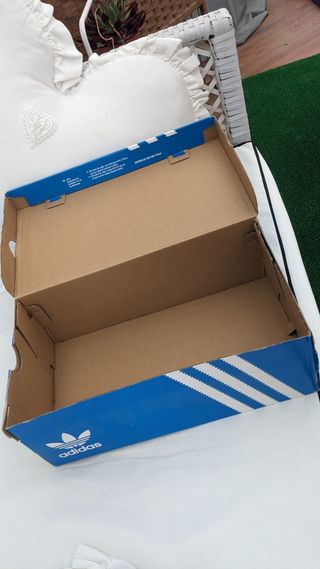 Scatola Adidas Stan Smith vuota