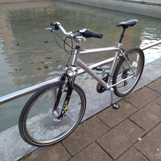 Bicicleta plateada 26" 